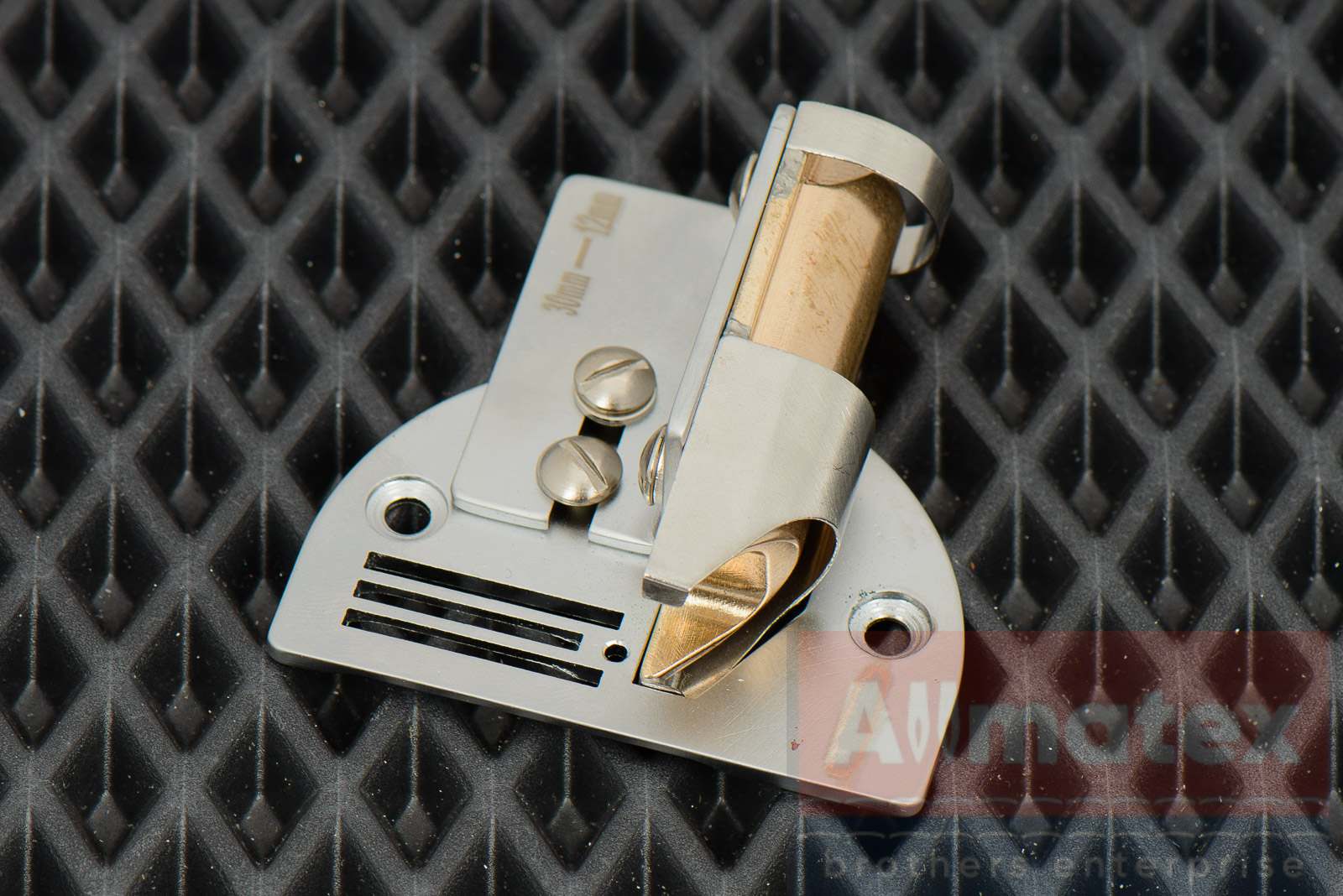 Окантователь для швейной машины 30 мм для материала ЭВА