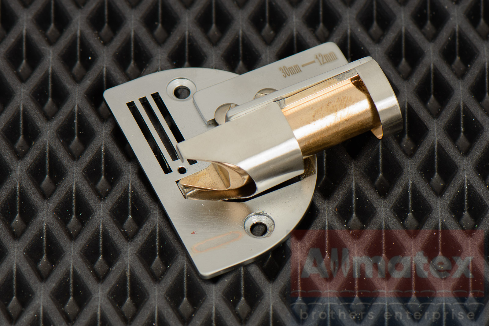 Окантователь для швейной машины 30 мм для материала ЭВА Окантователь для швейной машины 30 мм для материала ЭВА