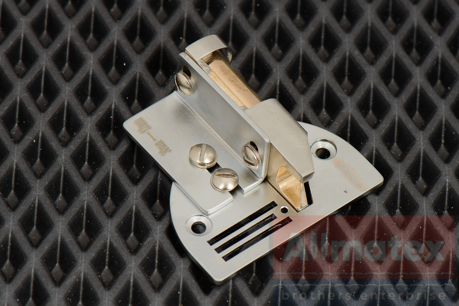 Окантователь для швейной машины 30 мм для материала ЭВА