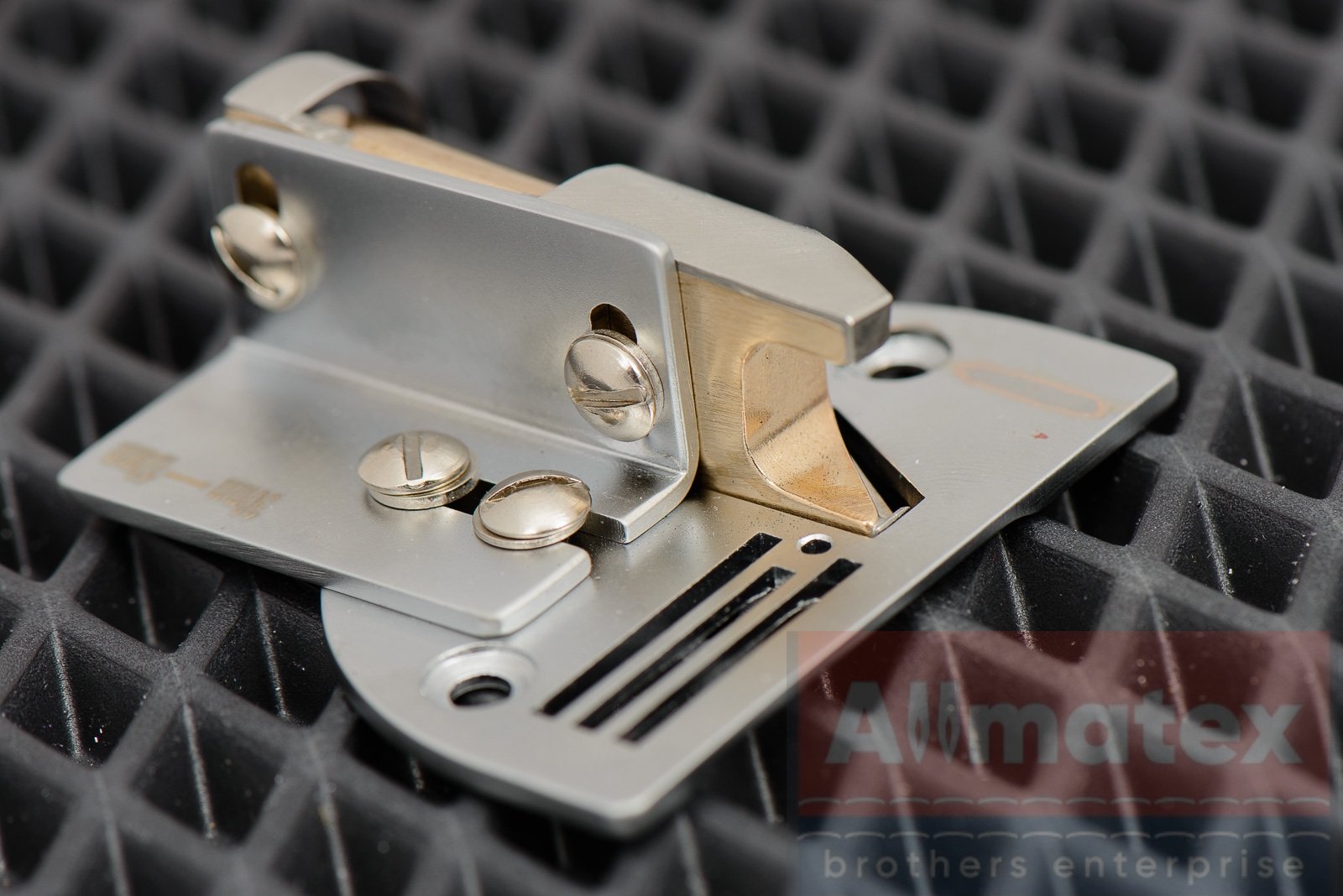 Окантователь для швейной машины 30 мм для материала ЭВА